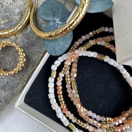 Armband Merle Naturmix – Elastiska Unika Smycken