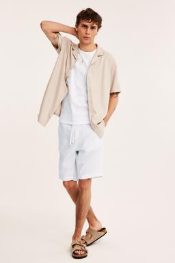 Herrshorts i vitt linnemix