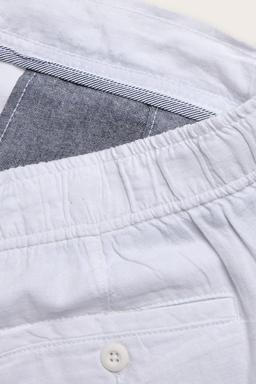 Herrshorts i vitt linnemix
