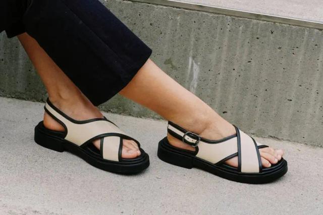 Rea på ECCO Skor och fotbeklädnad.