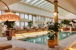 Boende för 2 på Hjortviken Country Club med frukost och pool