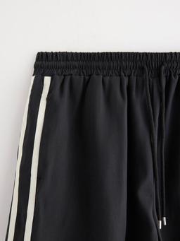 Randiga shorts i bomull