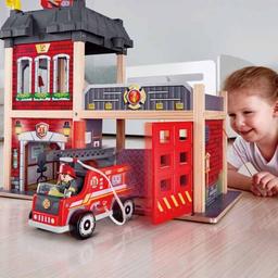 Hape Brandstation i Trä med Fordon