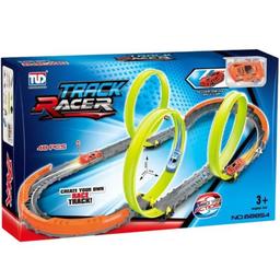 Racingbana med tre loopar och bil