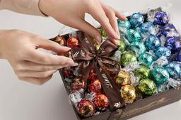 Lindt LINDOR Premium Chocolate Hamper