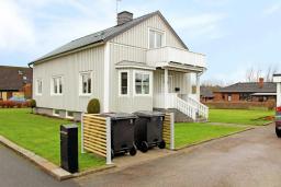 Soptunneskydd för stilren trädgårdsdesign