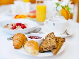 Övernattning med frukost på Elite Palace Hotel Stockholm för 2