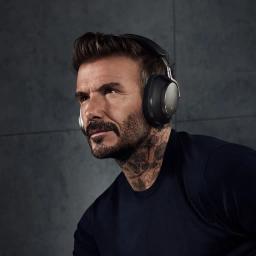 Bowers & Wilkins PX8 trådlösa hörlurar med ANC