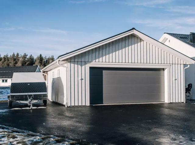 Dubbelgarage med Extra Bred Port