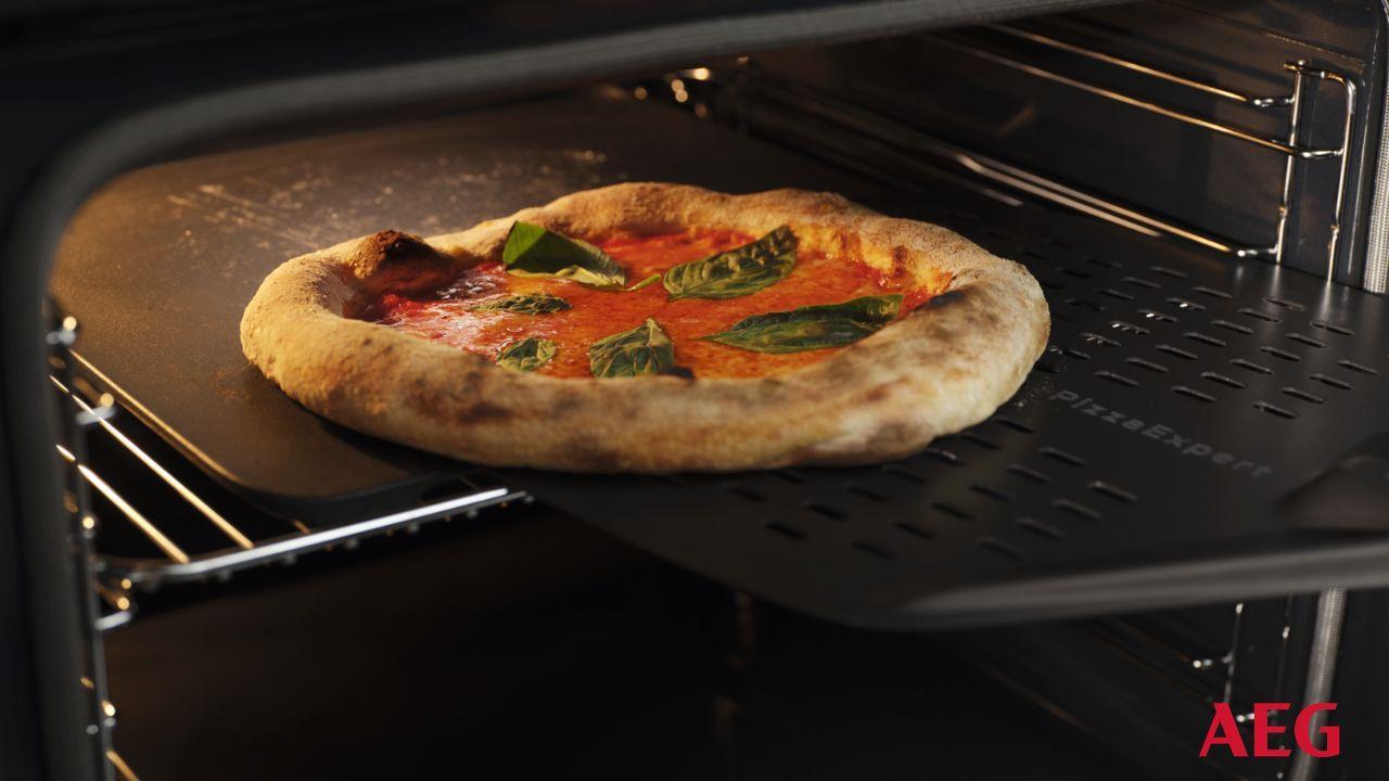 AEG Professional Pizza Baking Kit