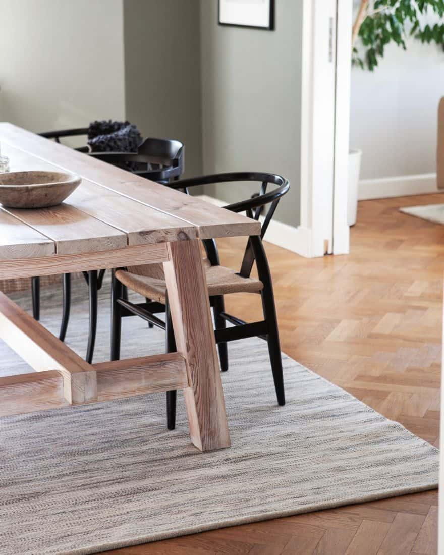 Handvävd ullmatta i greige ton