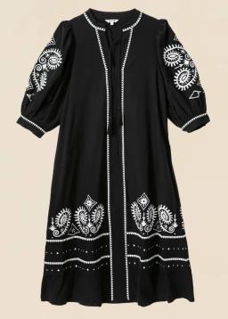 INA - Elegant Svart Broderad Långklänning
