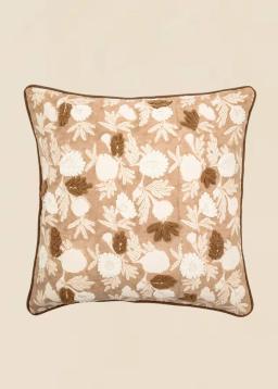 Laura - Blommigt Beige Kuddfodral - Indiska