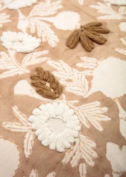 Laura - Blommigt Beige Kuddfodral - Indiska