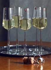 Bli medlem i Bonniers Bokklubb – få 6 st Iittala Essence champagneglas på köpet!