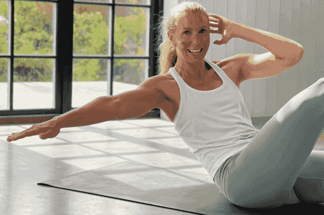 Gratis yoga och träning online fram till och med 2023-08-31.