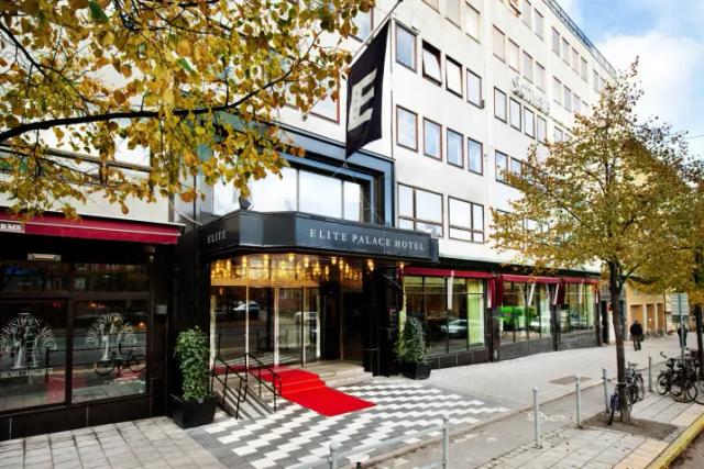 Övernattning med frukost på Elite Palace Hotel Stockholm för 2