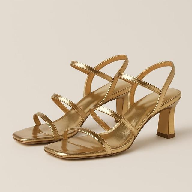 Sandalett med klack i metallguld