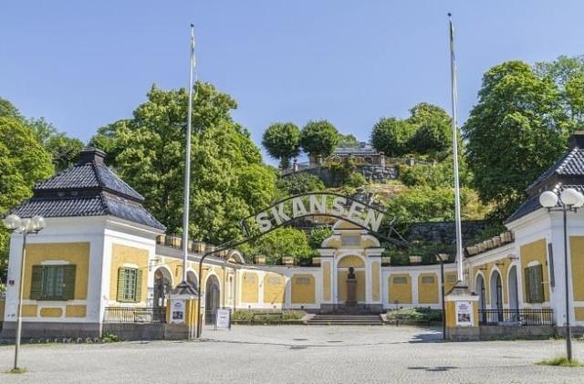 Köp 1 vuxenbiljett - få 2 st gratis till barn hos Skansen