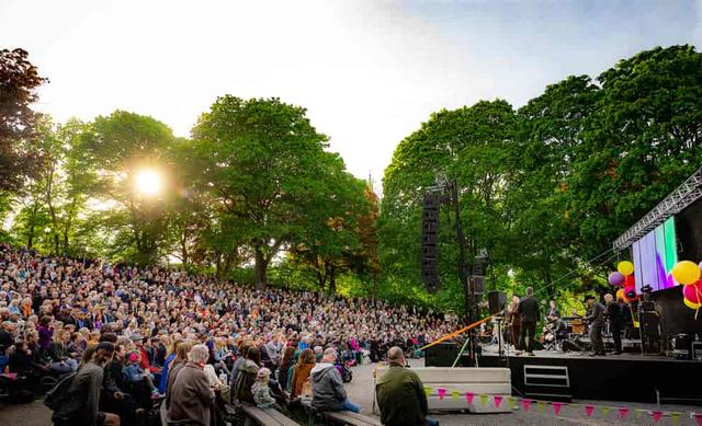 Parkteaten är gratis utan biljetter och unikt i världen, som en allemansrätt till kulturupplevelser för alla åldrar.